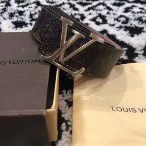 Authentic Louis Vuitton belt 40 MM